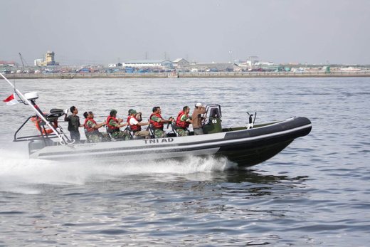 Kawi Shipyard RIB at sea
